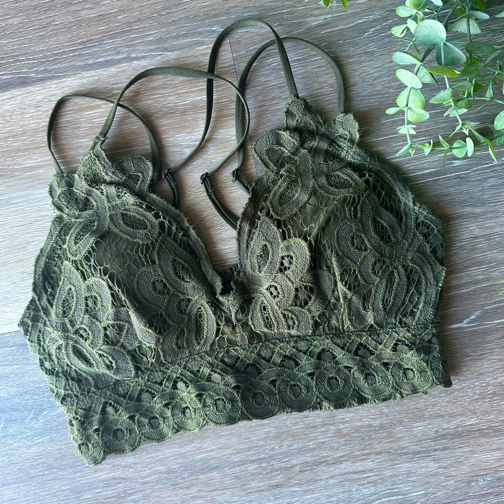 NWOT Strappy Lace Bralette